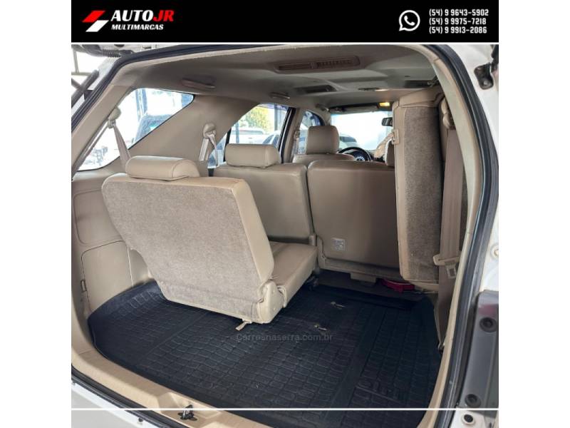 TOYOTA - HILUX SW4 - 2013/2013 - Branca - R$ 153.900,00