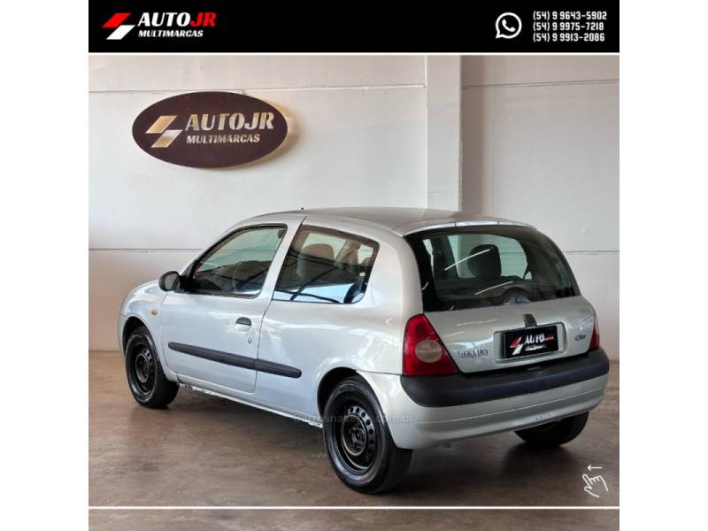 RENAULT - CLIO - 2004/2004 - Prata - R$ 15.900,00