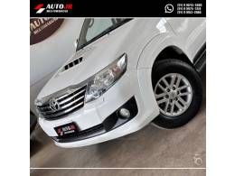TOYOTA - HILUX SW4 - 2013/2013 - Branca - R$ 153.900,00