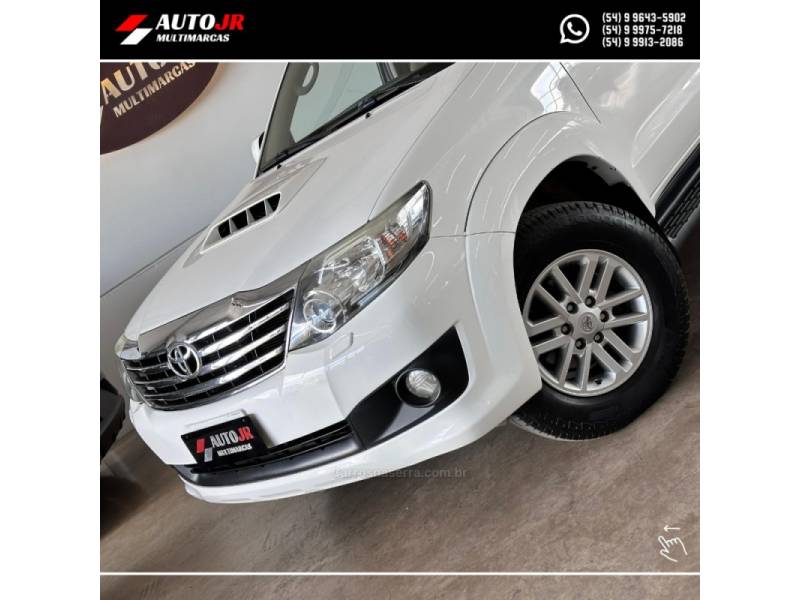 TOYOTA - HILUX SW4 - 2013/2013 - Branca - R$ 153.900,00