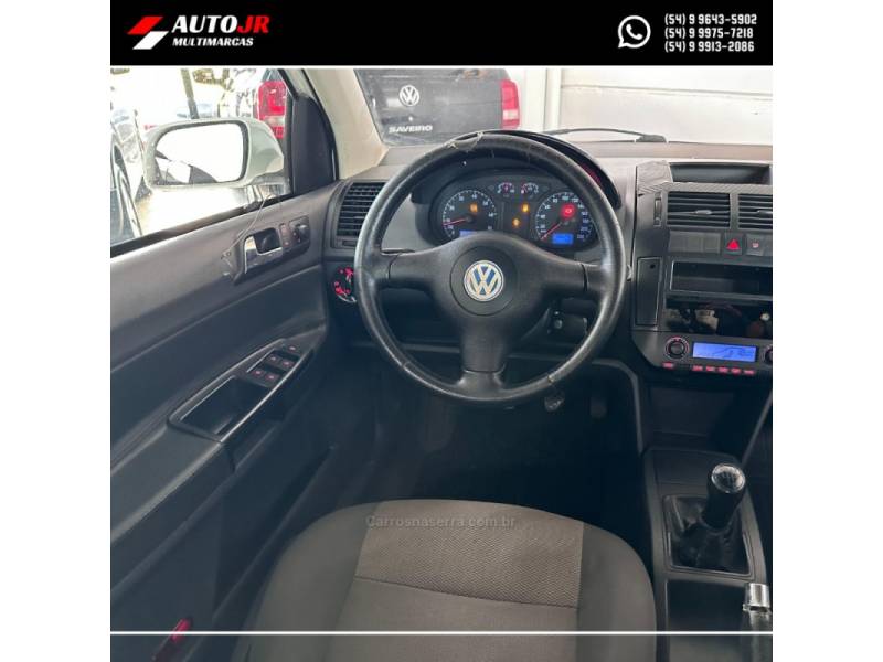 VOLKSWAGEN - POLO SEDAN - 2003/2003 - Branca - R$ 19.900,00