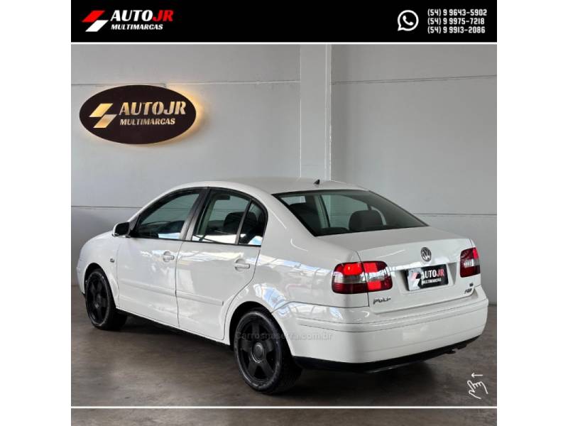 VOLKSWAGEN - POLO SEDAN - 2003/2003 - Branca - R$ 19.900,00