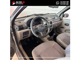 RENAULT - CLIO - 2004/2004 - Prata - R$ 15.900,00
