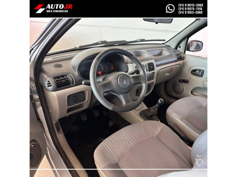 RENAULT - CLIO - 2004/2004 - Prata - R$ 15.900,00