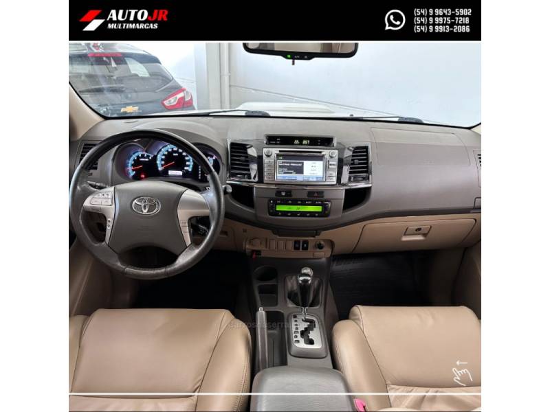 TOYOTA - HILUX SW4 - 2013/2013 - Branca - R$ 153.900,00