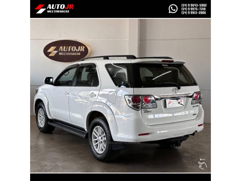 TOYOTA - HILUX SW4 - 2013/2013 - Branca - R$ 153.900,00