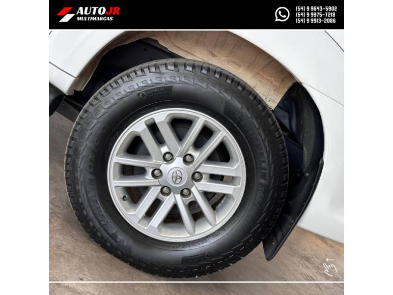 TOYOTA - HILUX SW4 - 2013/2013 - Branca - R$ 153.900,00