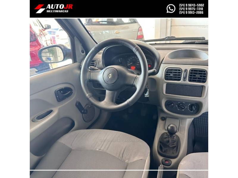 RENAULT - CLIO - 2004/2004 - Prata - R$ 15.900,00
