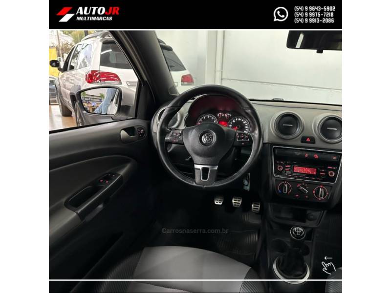 VOLKSWAGEN - SAVEIRO - 2015/2015 - Branca - R$ 68.900,00